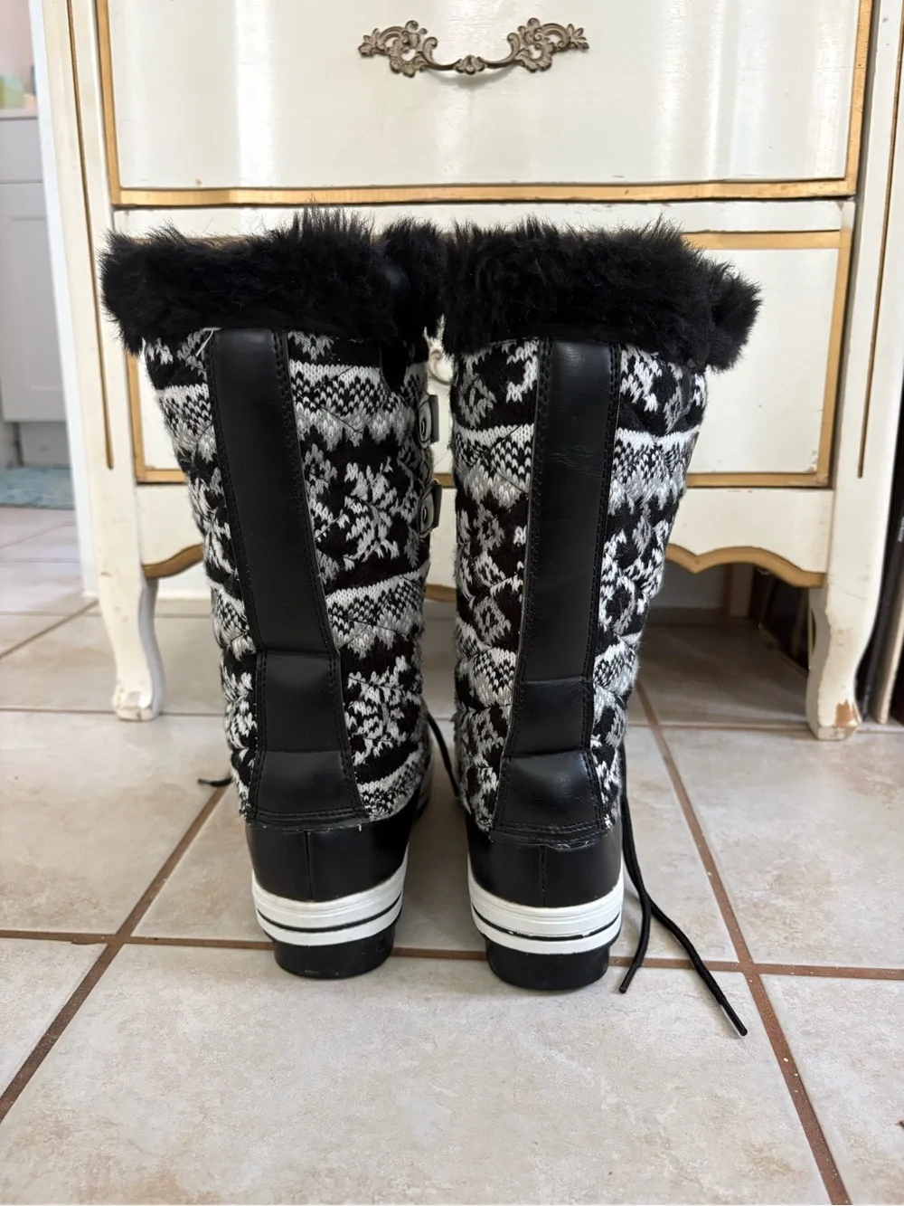 POLAR Black & White Knit Lace-Up Winter Snow Boots for Women